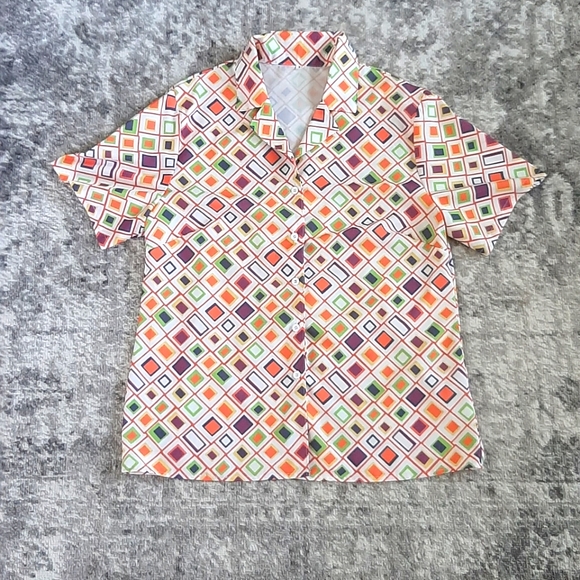 Lightweight Button Up Shirt L - Picture 3 of 3